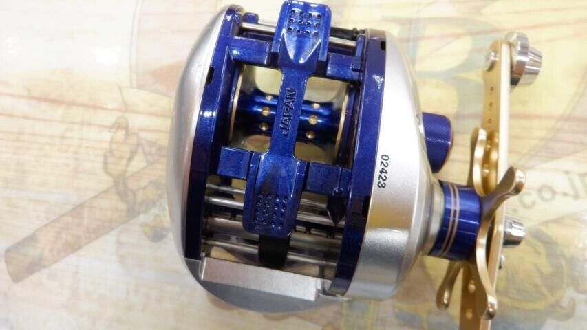 Shimano CURADO 300H TYPE J Baitcasting Fishing Reel Right Handle F/S from Japan