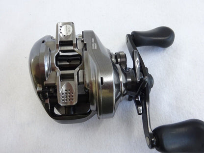 Shimano 17 CHRONARCH MGL 150XG 8.1:1 Right Handle Baitcast Reel F/S from Japan