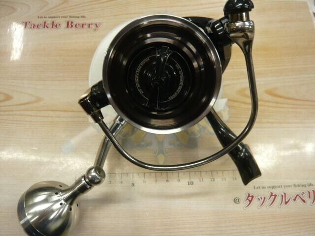 Daiwa 16 CATALINA 5000 Spinning Reel Gear Ratio 4.9:1 Weight 605g F/S from JP