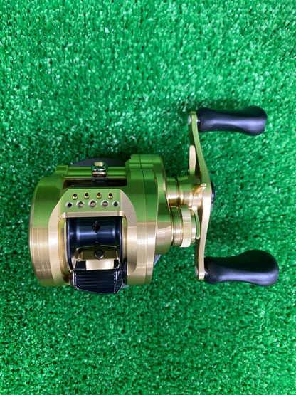 Shimano 21 CALCUTTA CONQUEST 200HG Right 6.5:1 Baitcasting Reel F/S from Japan