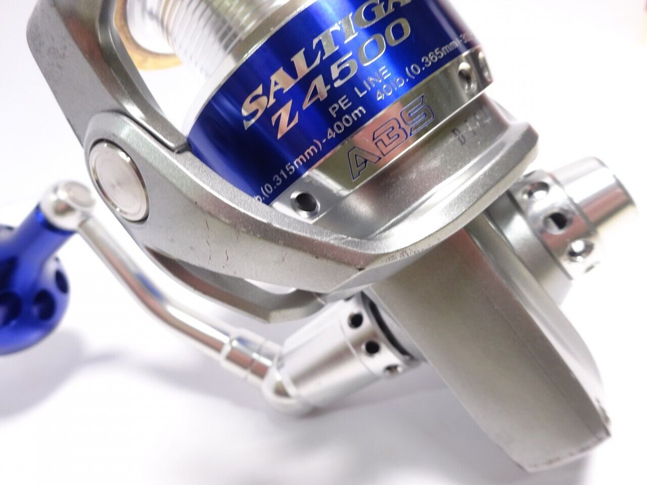 Daiwa SALTIGA Z 4500 Spinning Reel Gear Ratio 4.9:1 Weight 570g F/S from  Japan