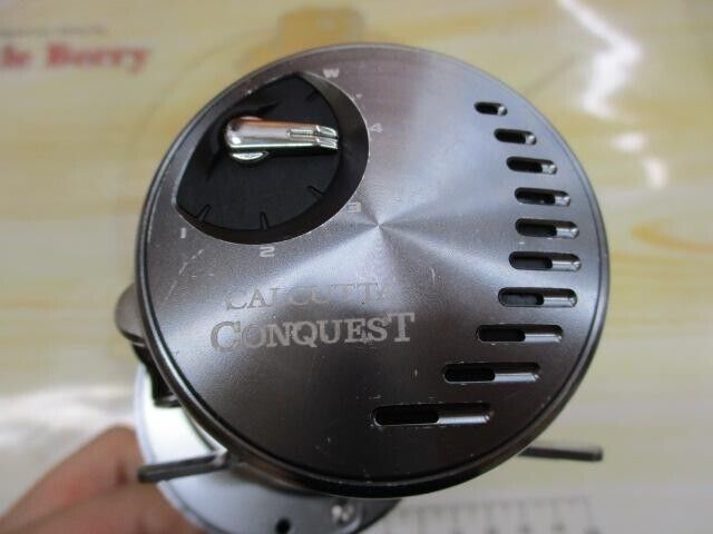 Shimano CALCUTTA CONQUEST DC 200 Right Hand Bait Casting Reel F/S from Japan