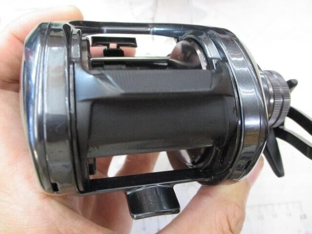 Daiwa TATULA TW 400 Right Handle Baitcast Reel Gear Ratio 6.3:1 F/S from Japan