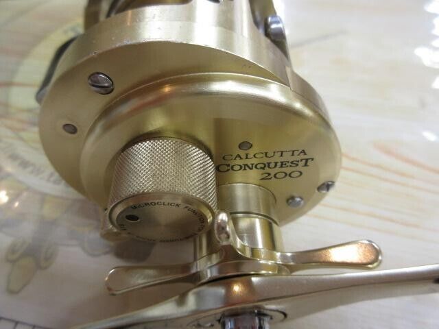 Shimano 00 CALCUTTA CONQUEST 200 RH Baitcast Reel Gear Ratio 5.0:1 F/S from JPN