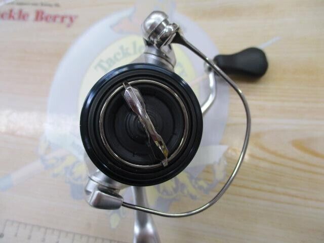 Shimano Spinning Reel 19 STRADIC C2000S Gear Ratio 5.1:1 185g F/S from Japan