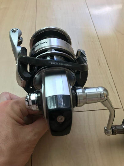 Daiwa Spinning Reel 12 CATALINA 4000 Gear Ratio 4.9:1 Weight 430g F/S from Japan