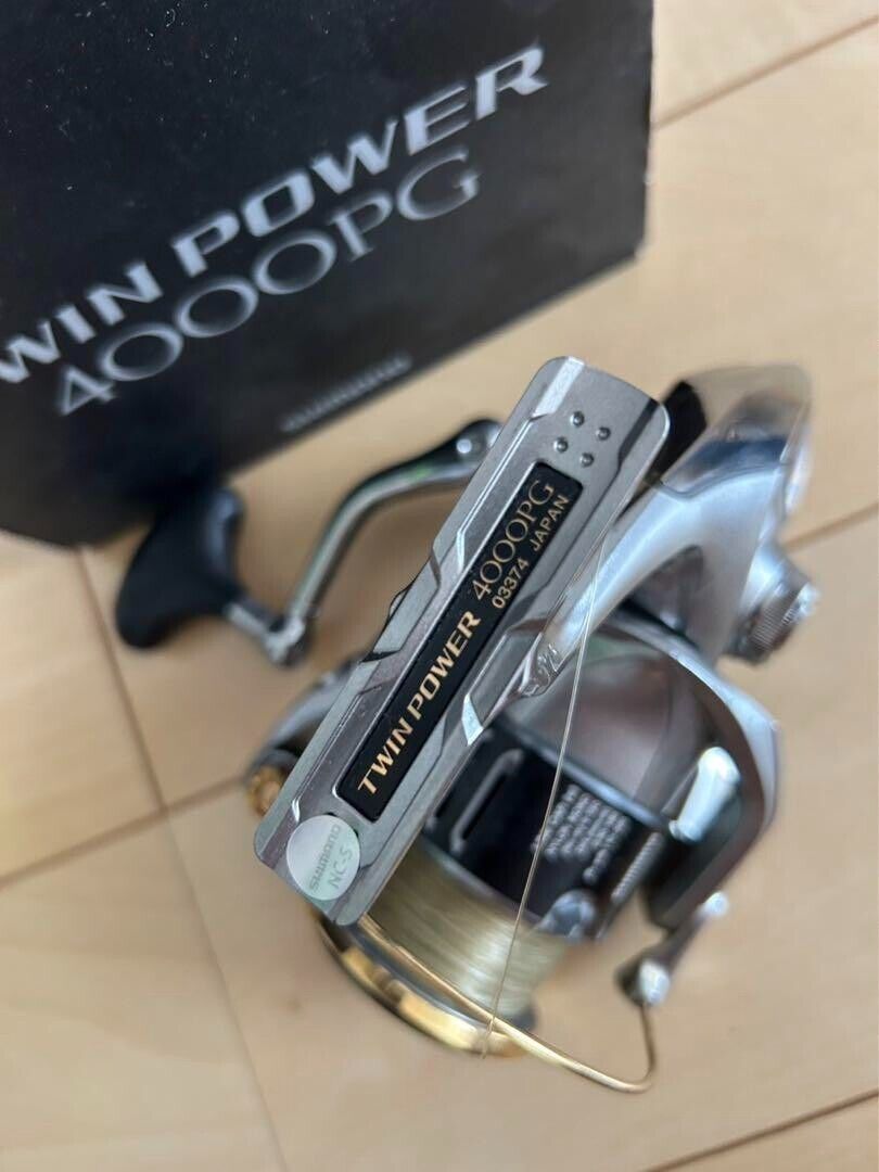 Shimano 15 TWIN POWER 4000PG Spinning Reel Gear Ratio 4.4:1 290g F/S From Japan