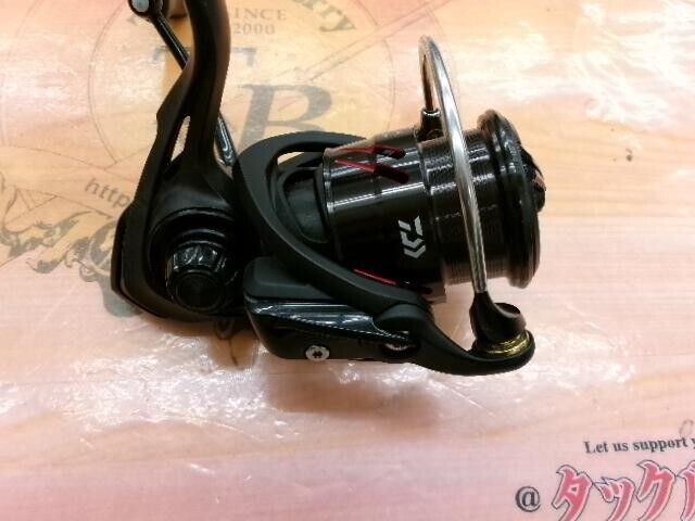 Daiwa 18Tatula LT2500S-XH Spinning Reel Fishing from Japan