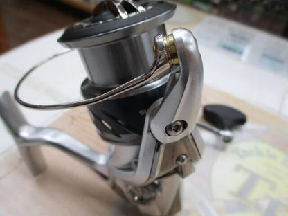 Shimano 15 STRADIC 4000HGM Spinning Reel Gear Ratio 5.8:1 280g F/S from Japan