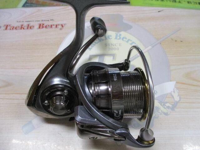 Daiwa 15 LUVIAS 2506 Spinning Reel Gear Ratio 4.8:1 Weight 200g F/S from Japan