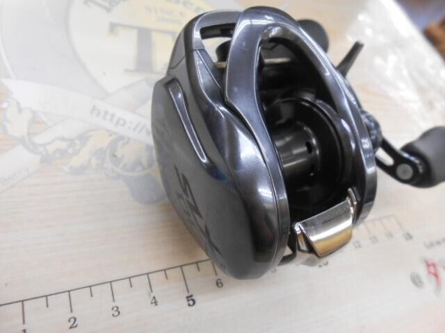 Shimano 22 SLX DC XT 70XG Right Handed Baitcast Reel Gear Ratio 8.1:1 F/S fromJP