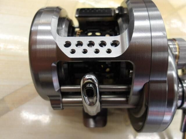Shimano 17 Calcutta Conquest BFS HG-L Baitcasting Reel Free Shipping from Japan
