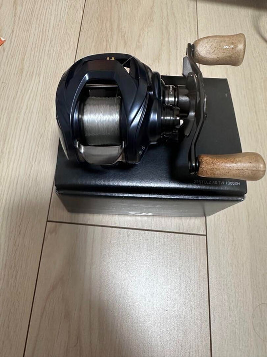 Daiwa 23 STEEZ A II TW 1000XH Right Handle Baitcast Reel Gear 8.5 F/S from Japan