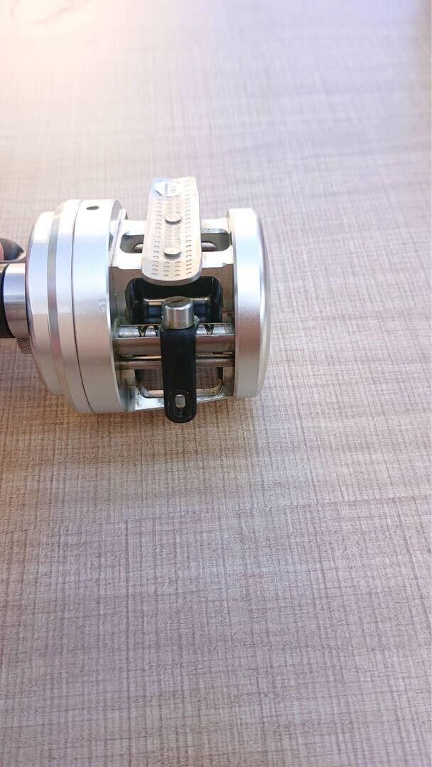 Shimano 12 CALCUTTA 101 LEFT Baitcasting Reel Gear Ratio 5.9:1 F/S from Japan