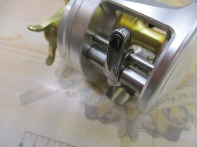 Shimano 13 Calcutta 800F R-H Baitcasting Reel Gear Ratio 5.1:1 F/S from Japan