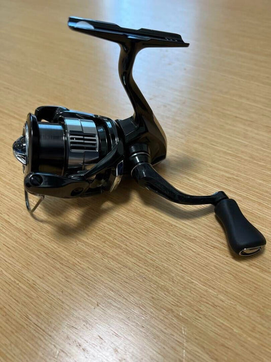 Shimano 23 VANQUISH C2500SXG Spinning Reel Gear Ratio 6.3:1 150g F/S from Japan