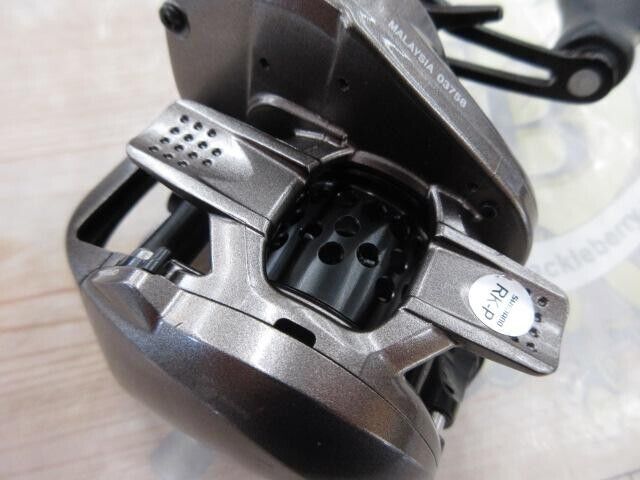 Shimano SCORPION BFS XG Baitcast Reel 165g Left Hand Gear 8.2:1 F/S from Japan