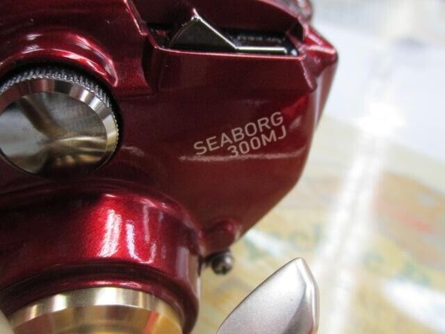 Daiwa 20 Seaborg 300MJ Fishing Electric Reel Right Handle Aluminum Red F/S Japan