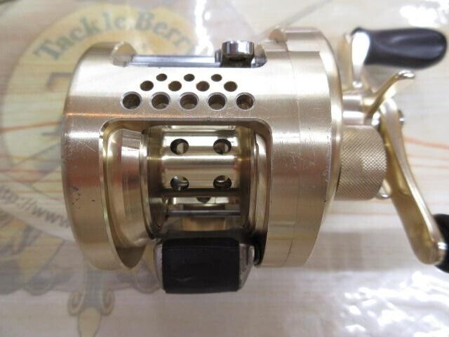 Shimano 00 CALCUTTA CONQUEST 200 RH Baitcast Reel Gear Ratio 5.0:1 F/S from JPN