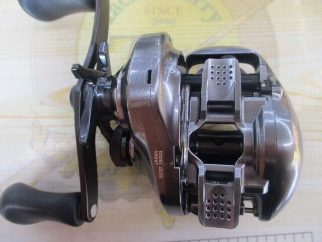 Shimano 17 Chronarch MGL 150XG RH 8.1:1 Baitcasting Reel 190g F/S from Japan